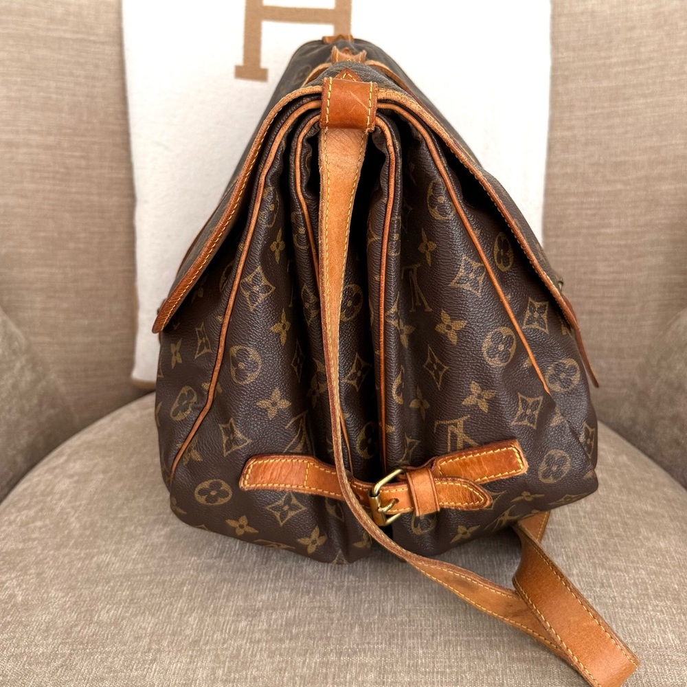 Authentic Louis Vuitton Saumur 35 in Monogram canvas M42254 brown LV leather - Picture 6 of 16